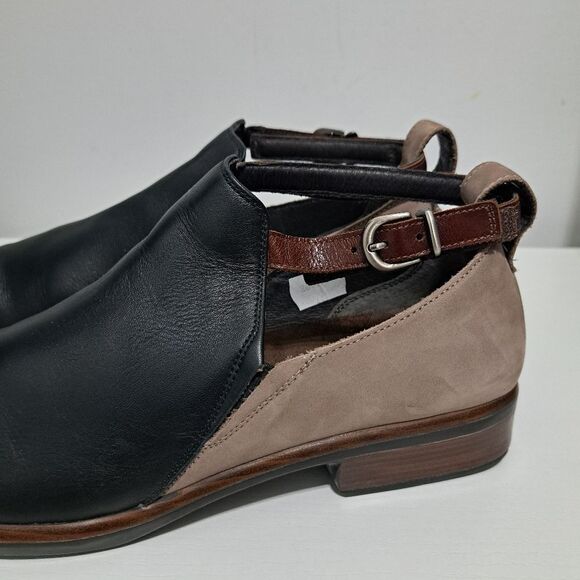 Naot Kamsin Cut Out Sleek Stylish Leather Suede Bootie Sz 41 Black/Stone Nubuck - Picture 16 of 17